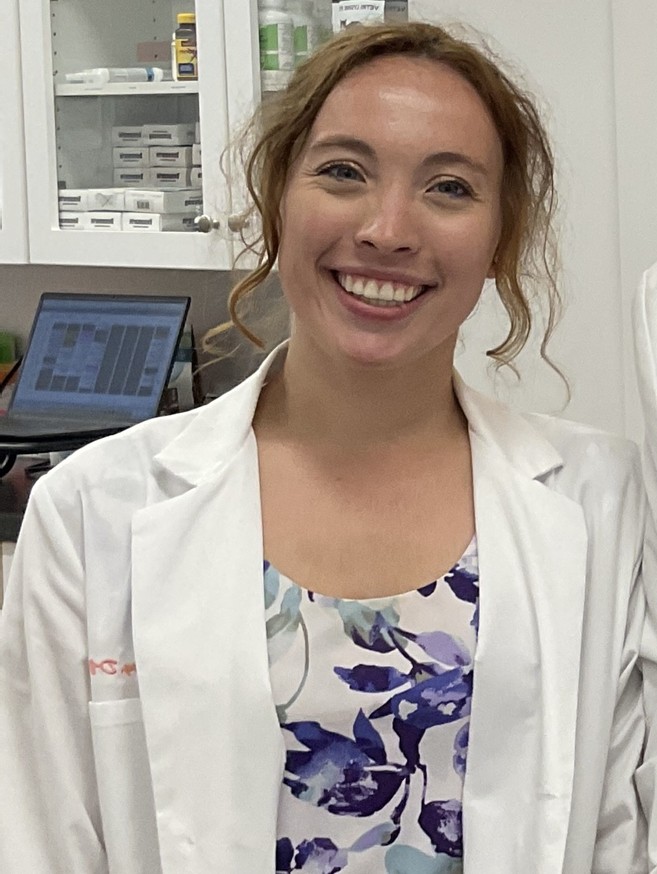 Julia Kostelny, DVM